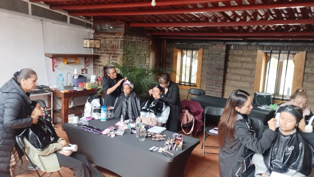 Alumnas del curso de maquillaje para principiantes en Toluca en J&P cosmetics Toluca
